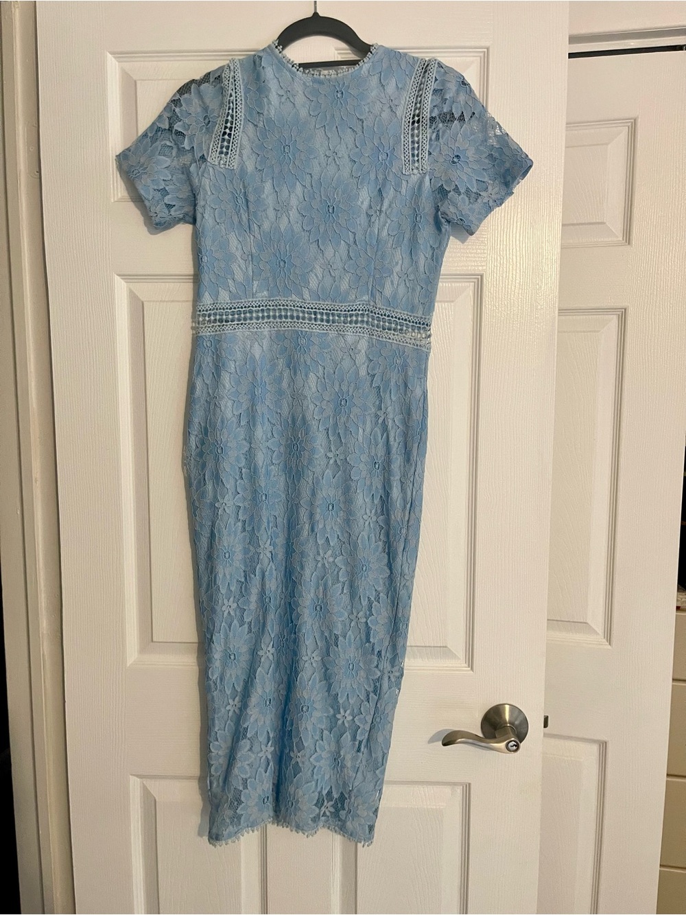 PrettyLittleThing Sky Blue Floral Lace Midi Dress - Picture 4 of 4